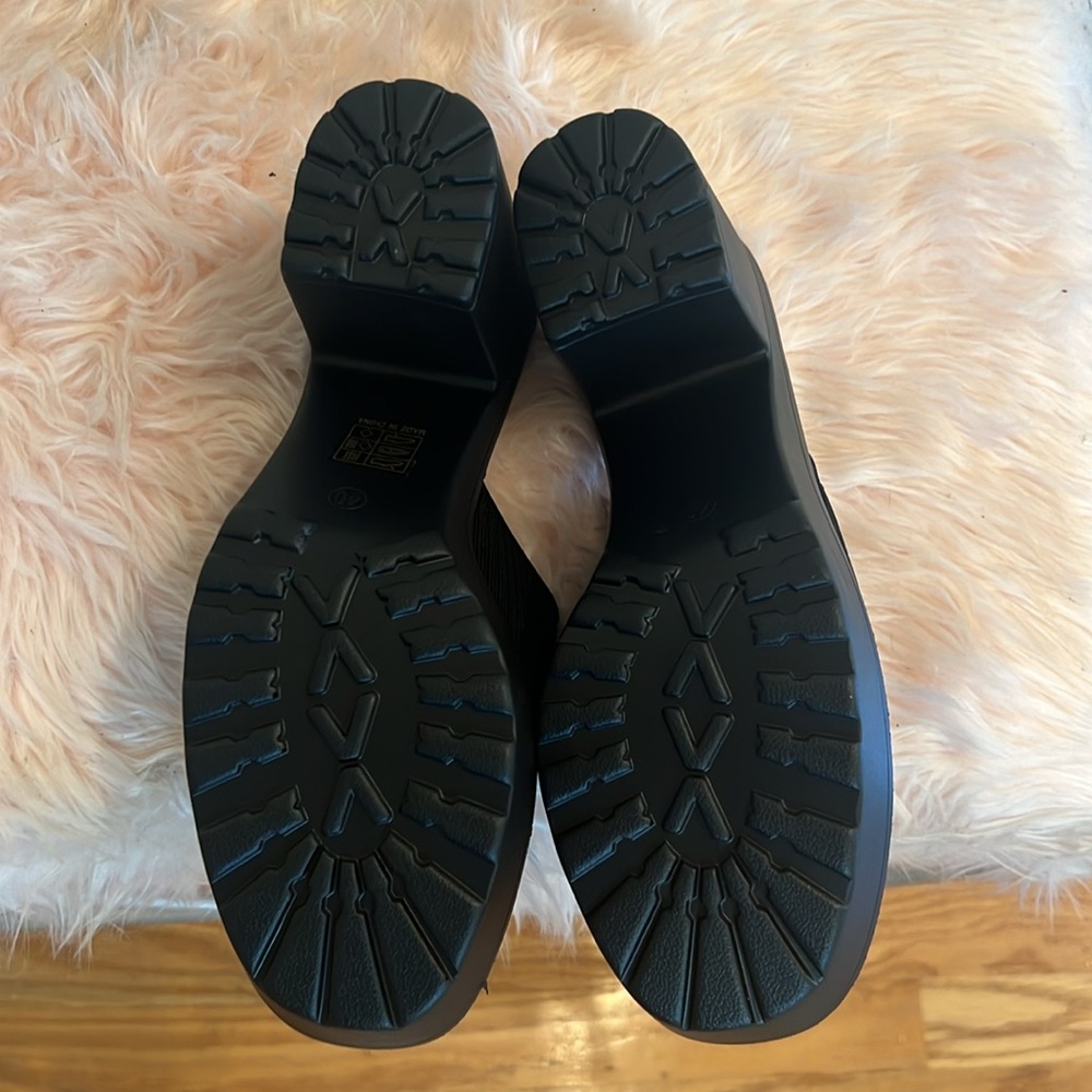 Cuckoo Basic Mule Sandal - image 4